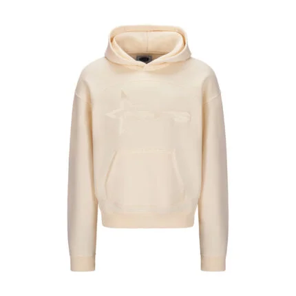 None Of Us Crèmekleurige hoodie met minimalistisch design en subtiel logo, weergegeven op een hanger