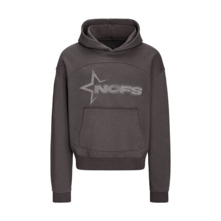 None Of Us Donkergrijze Hoodie met minimalistisch design en subtiel logo, weergegeven op een hanger.